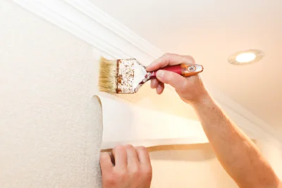 Pose de papier peint à Tournefort — revêtements muraux et toiles de verre
